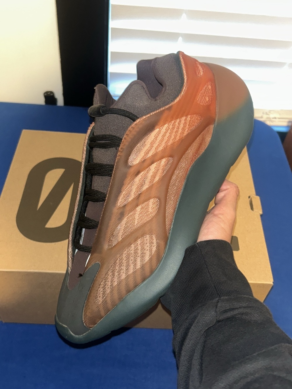 adidas Yeezy 700 V3 "Copper
Fade"